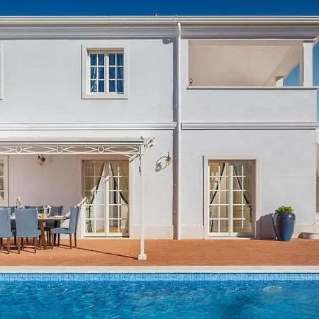 Vabriga Sleeps 10 With Pool Air Con And Wifi Villa *